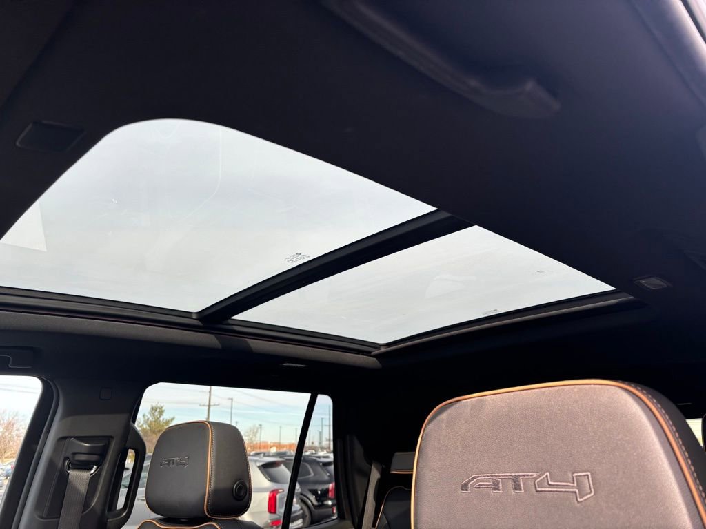 Used 2022 GMC Yukon AT4 w/ Technology Package image 18