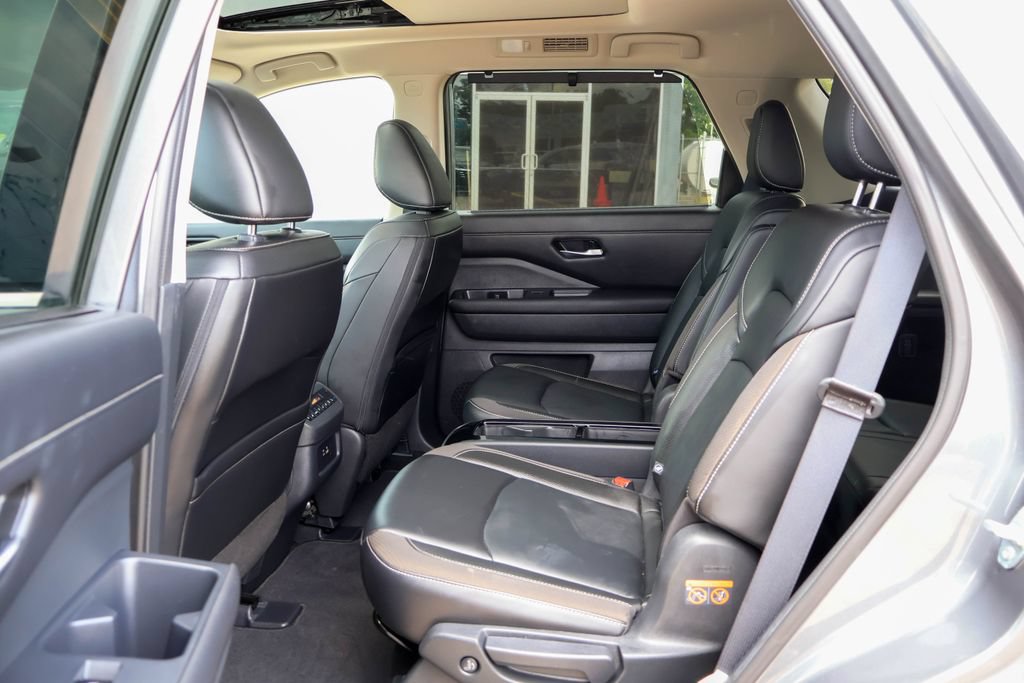 Used 2024 Nissan Pathfinder SL w/ SL Premium Package FWD image 9