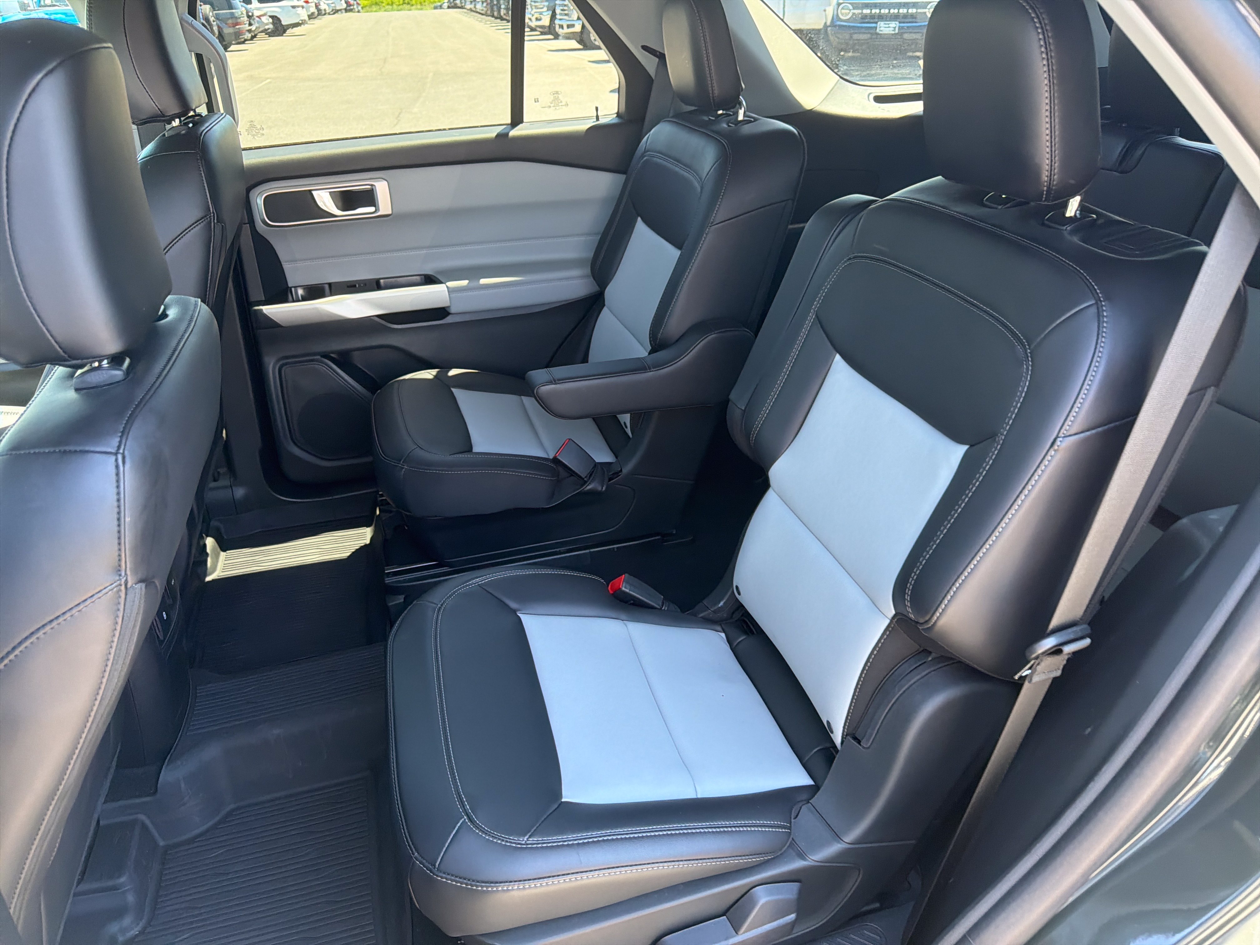 Certified 2024 Ford Explorer XLT w/ Equipment Group 202A AWD/4WD image 13