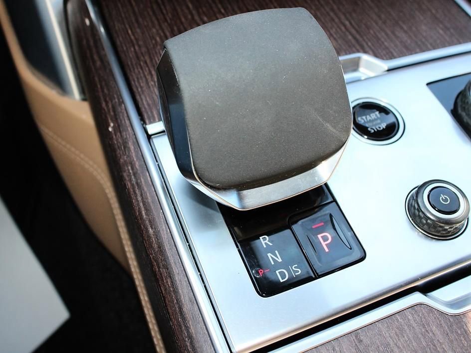 Used 2023 Land Rover Range Rover Long Wheelbase Autobiography image 22