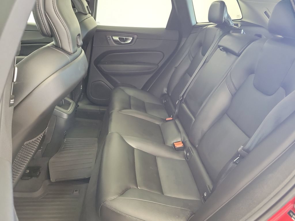 Used 2024 Volvo XC60 B5 Core AWD/4WD image 13