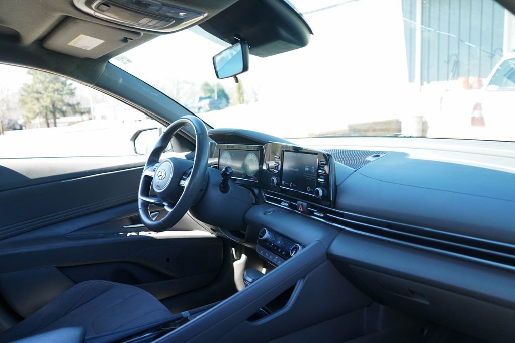 Used 2022 Hyundai Elantra SEL w/ Convenience Package image 31