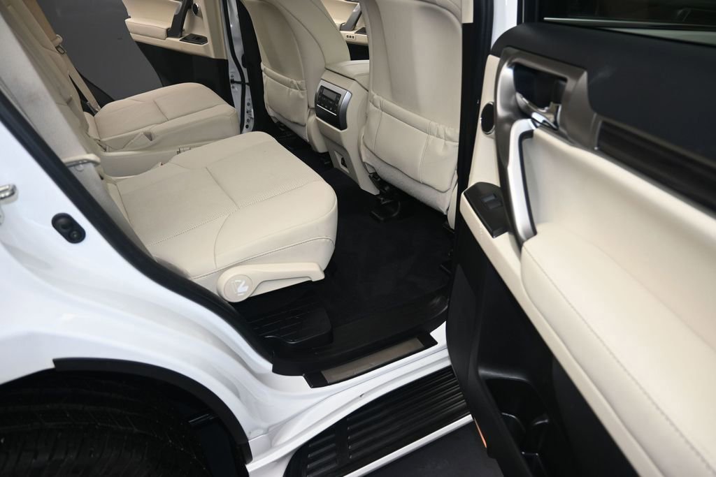 Used 2022 Lexus GX 460 Premium w/ Accessory Package AWD/4WD image 13