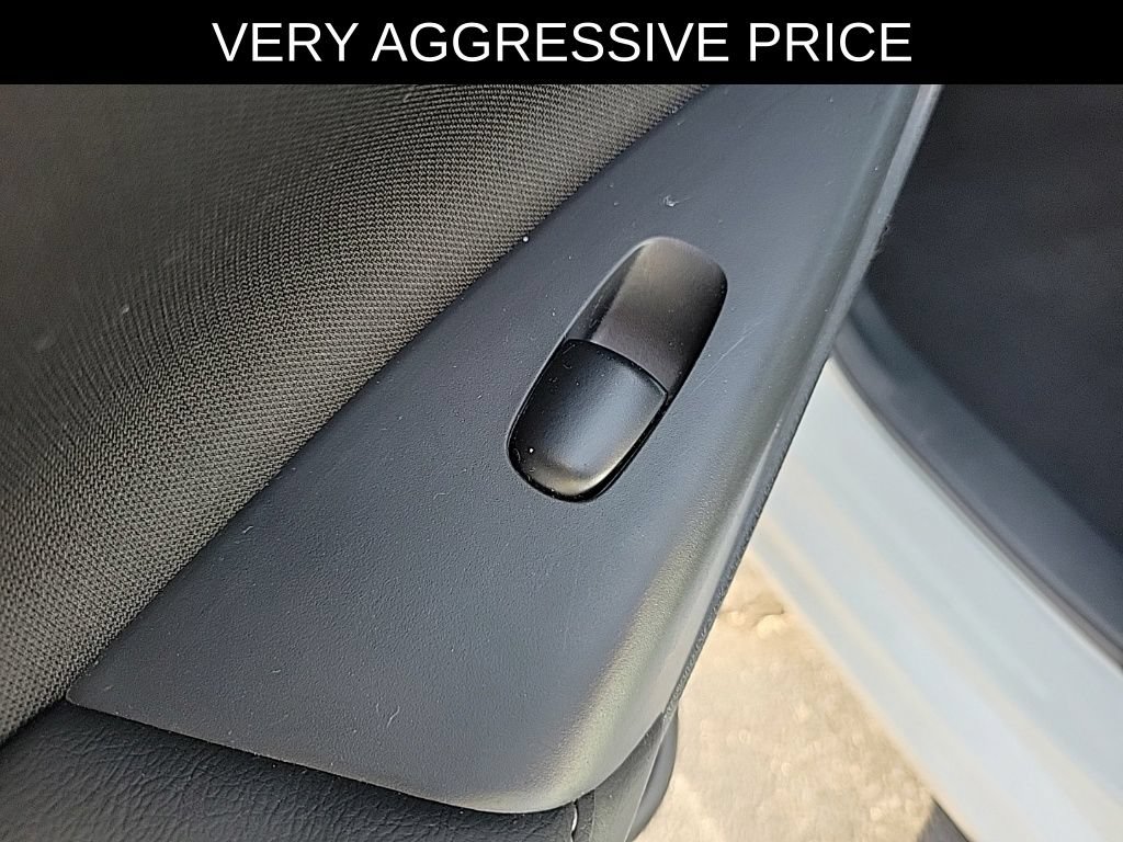 Used 2016 Nissan Sentra SV FWD image 13