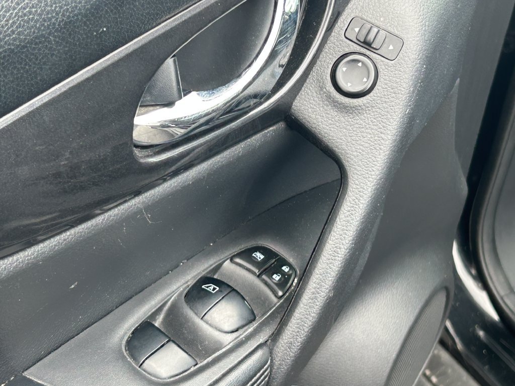 Used 2017 Nissan Rogue SV FWD image 29