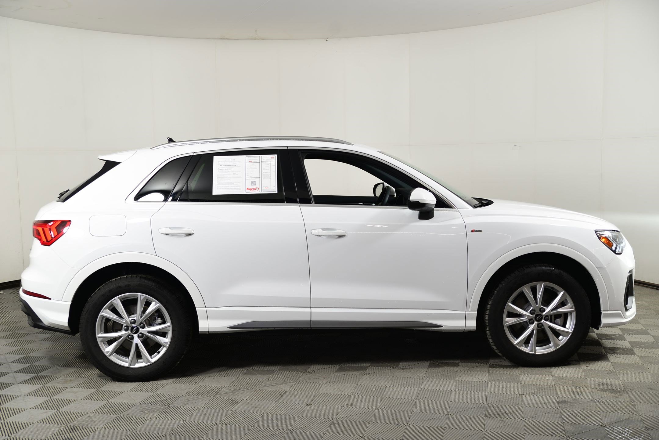 Certified 2025 Audi Q3 2.0T Premium w/ Convenience Package image 7