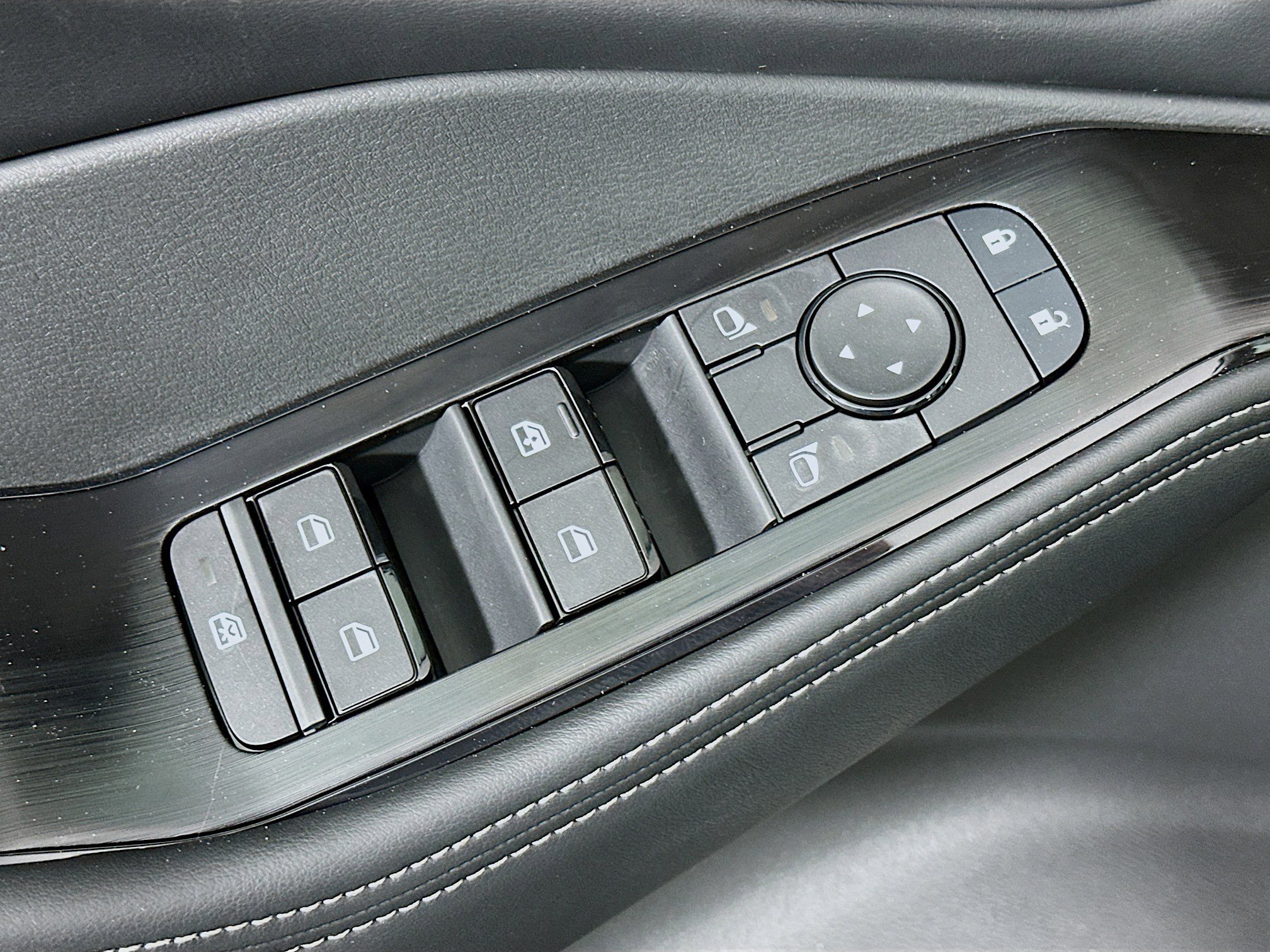 Used 2026 Nissan Rogue SV FWD image 15