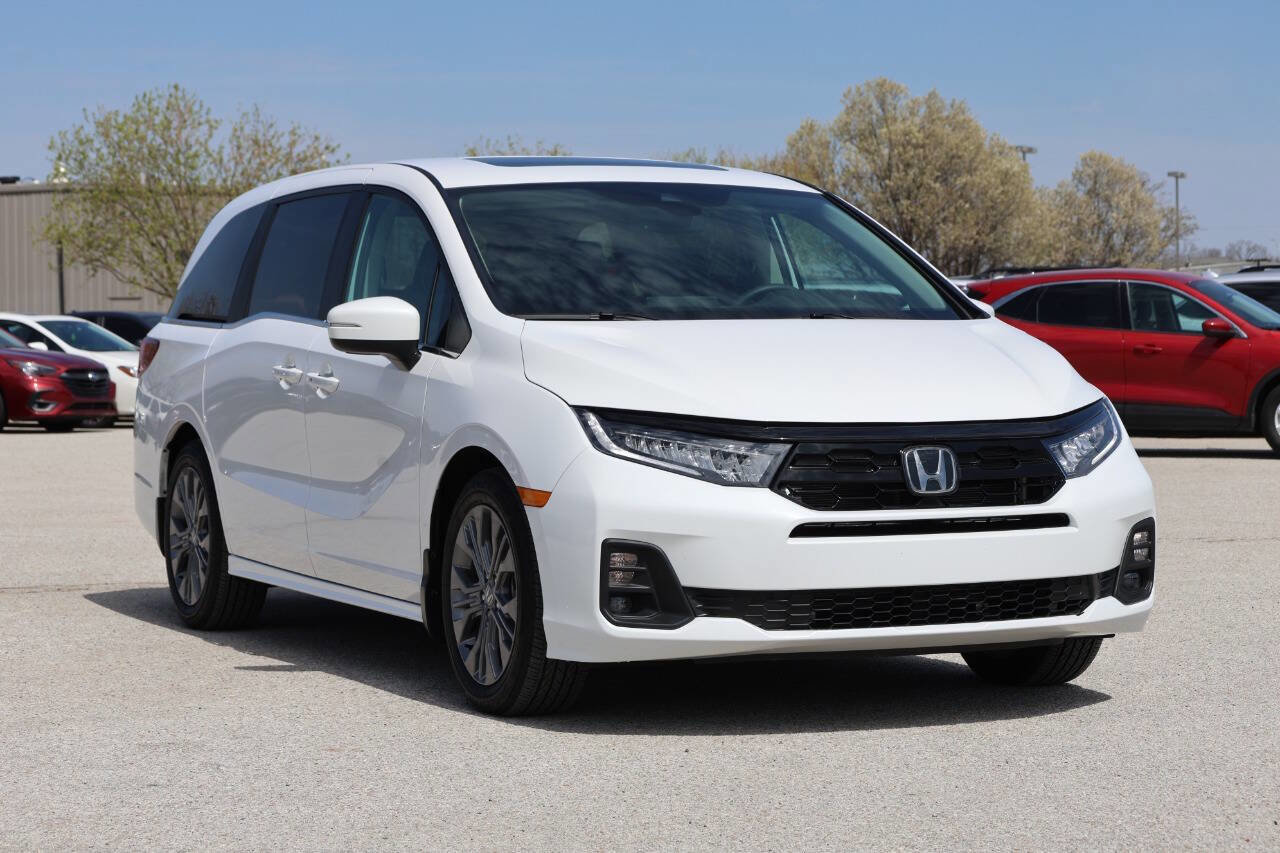 Used 2026 Honda Odyssey Touring image 4