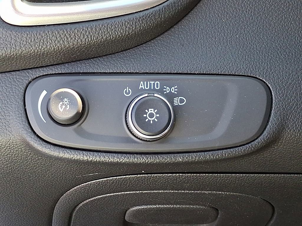 Used 2022 Chevrolet Trax LT w/ Sport Edition AWD/4WD image 24