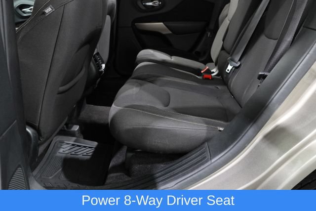 Used 2017 Jeep Cherokee Latitude w/ Safety/Convenience Group AWD/4WD image 11
