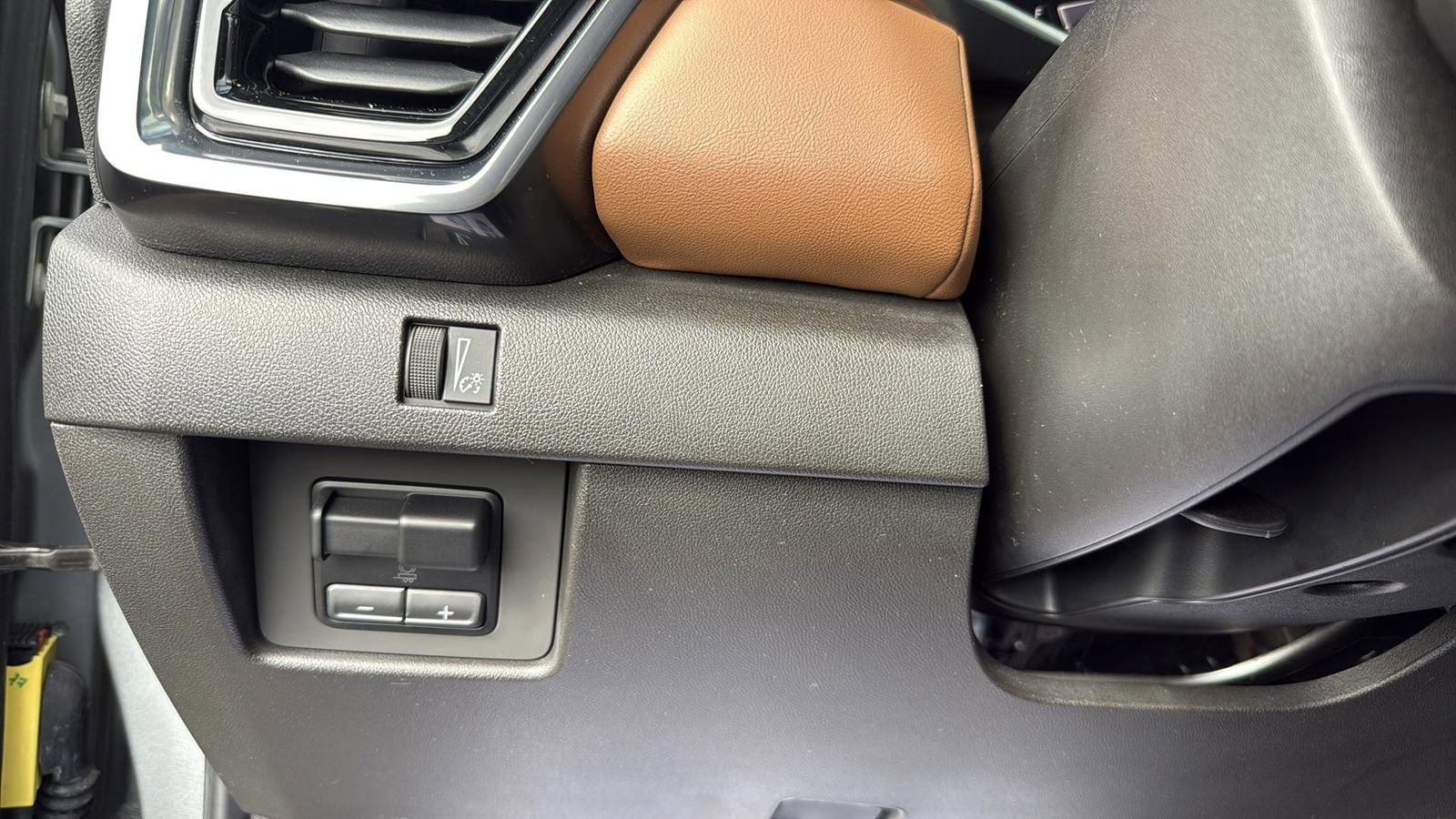 Used 2023 GMC Canyon AT4 w/ AT4 Premium Package image 16