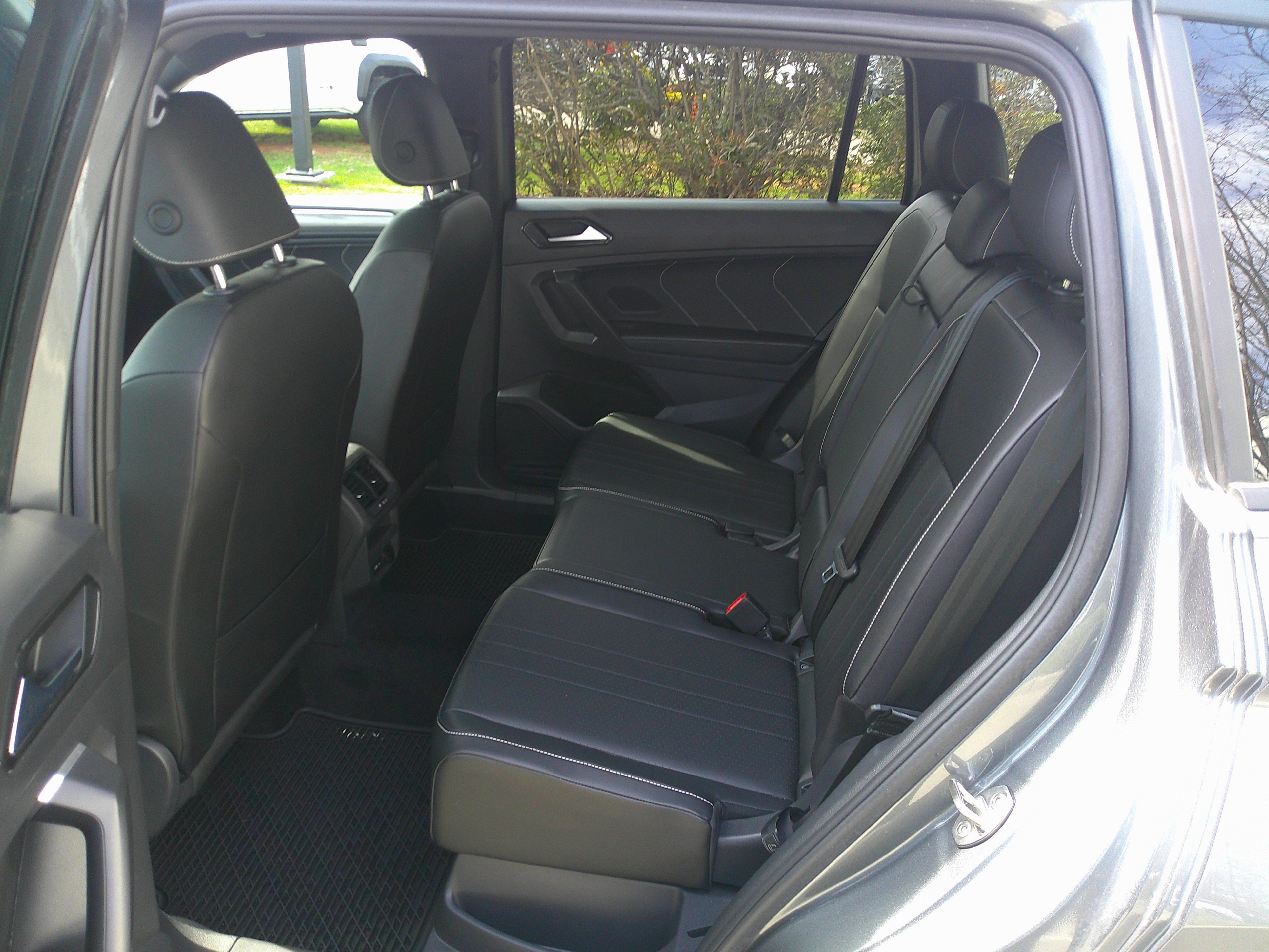 Used 2024 Volkswagen Tiguan SE R-Line image 29