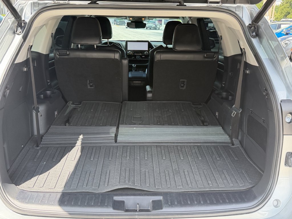 Used 2023 Toyota Highlander Limited FWD image 12