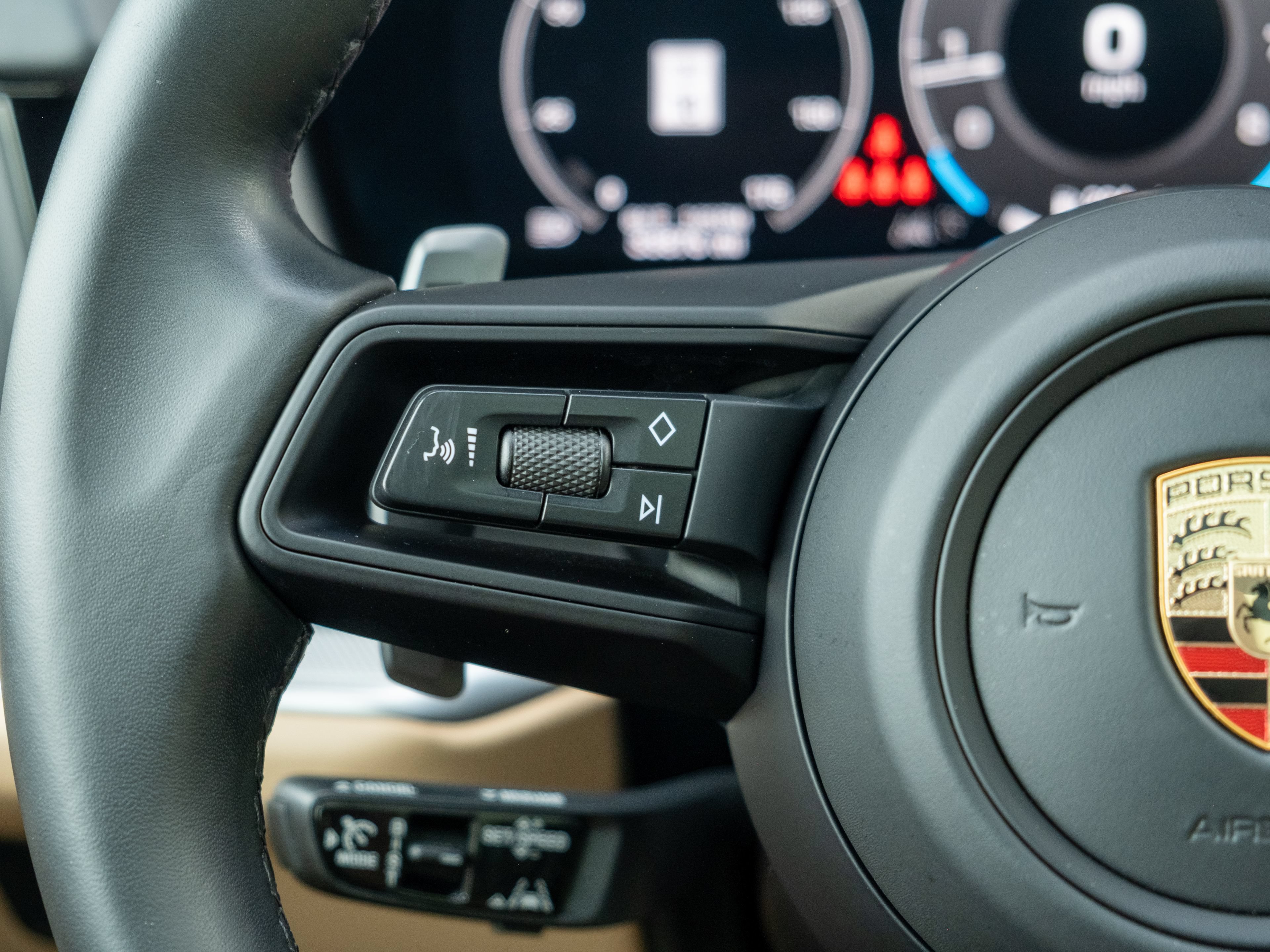 Certified 2024 Porsche Cayenne AWD/4WD image 25
