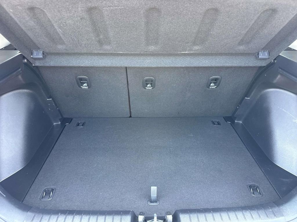 Used 2025 Hyundai Venue SEL image 7