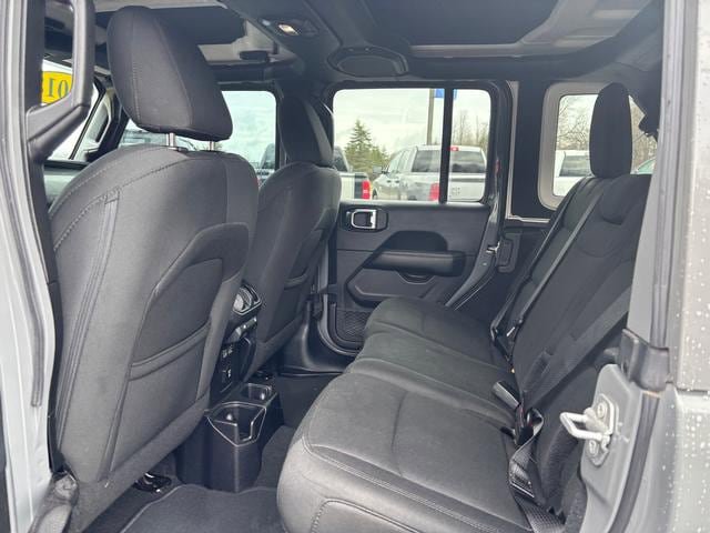 Used 2018 Jeep Wrangler Unlimited Sahara AWD/4WD image 11