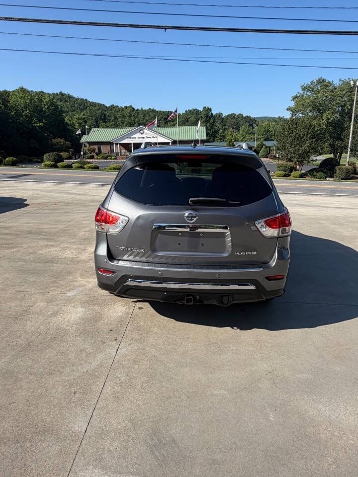 Used 2015 Nissan Pathfinder Platinum w/ Family Entertainment Package FWD image 4