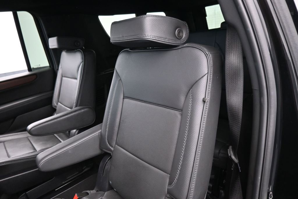 Used 2025 GMC Yukon XL Denali AWD/4WD image 36