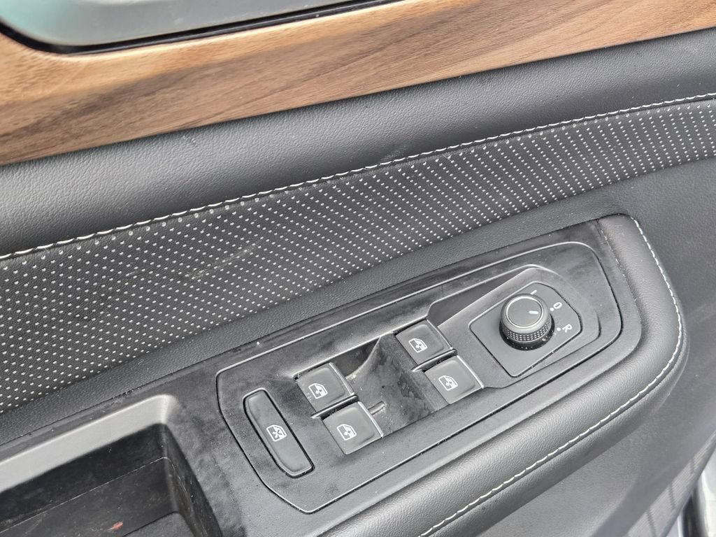 Used 2025 Volkswagen Atlas SE FWD image 14