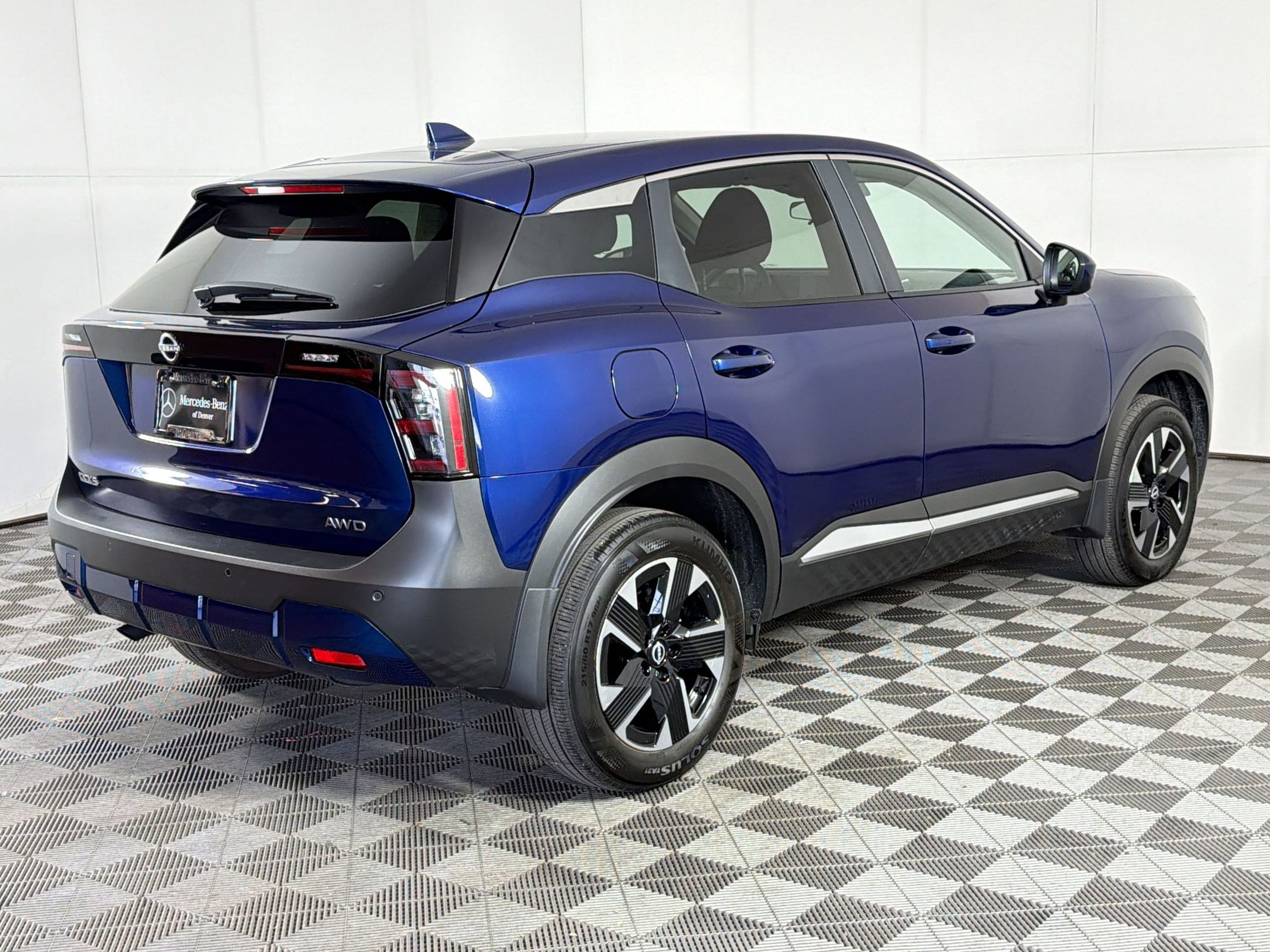 Used 2025 Nissan Kicks SV image 9