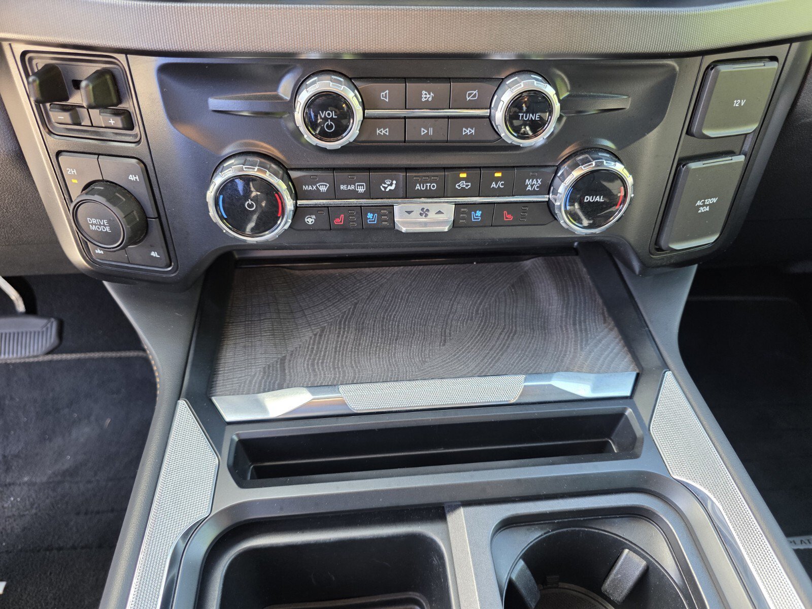 Used 2024 Ford F250 Platinum AWD/4WD image 22