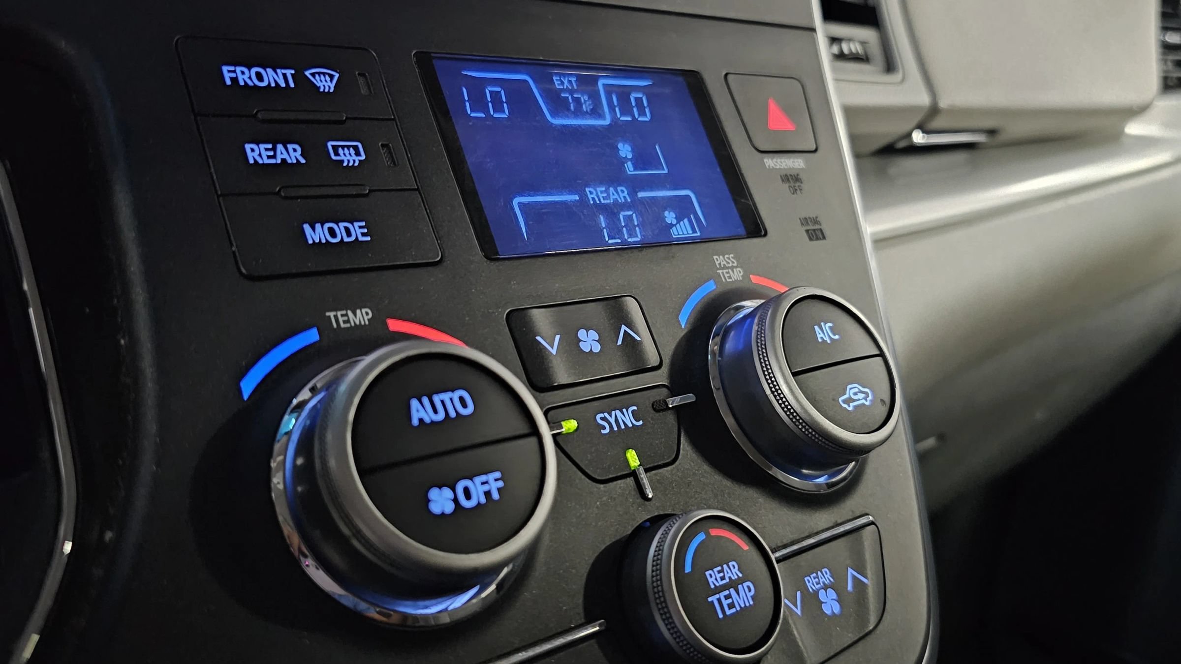 Used 2016 Toyota Sienna LE FWD image 31