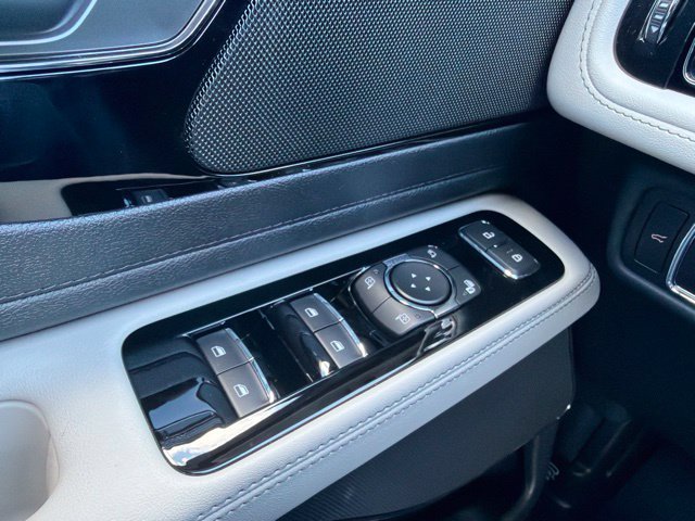 New 2026 Lincoln Aviator AWD image 25