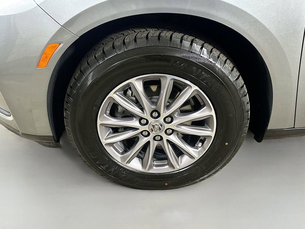 Used 2023 Buick Enclave Essence image 8