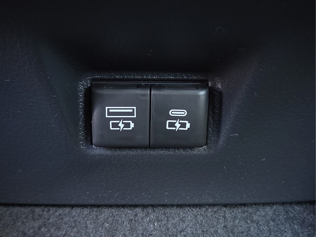 New 2026 Toyota Camry Hybrid FWD image 15