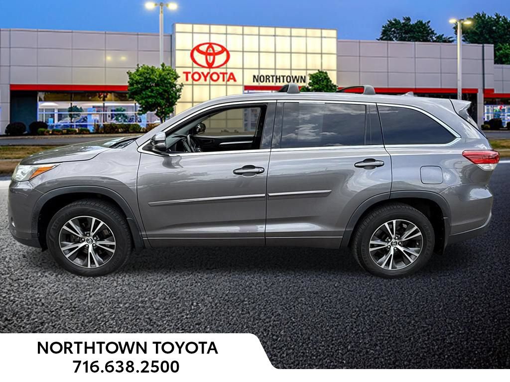 Used 2018 Toyota Highlander Plus AWD/4WD image 2