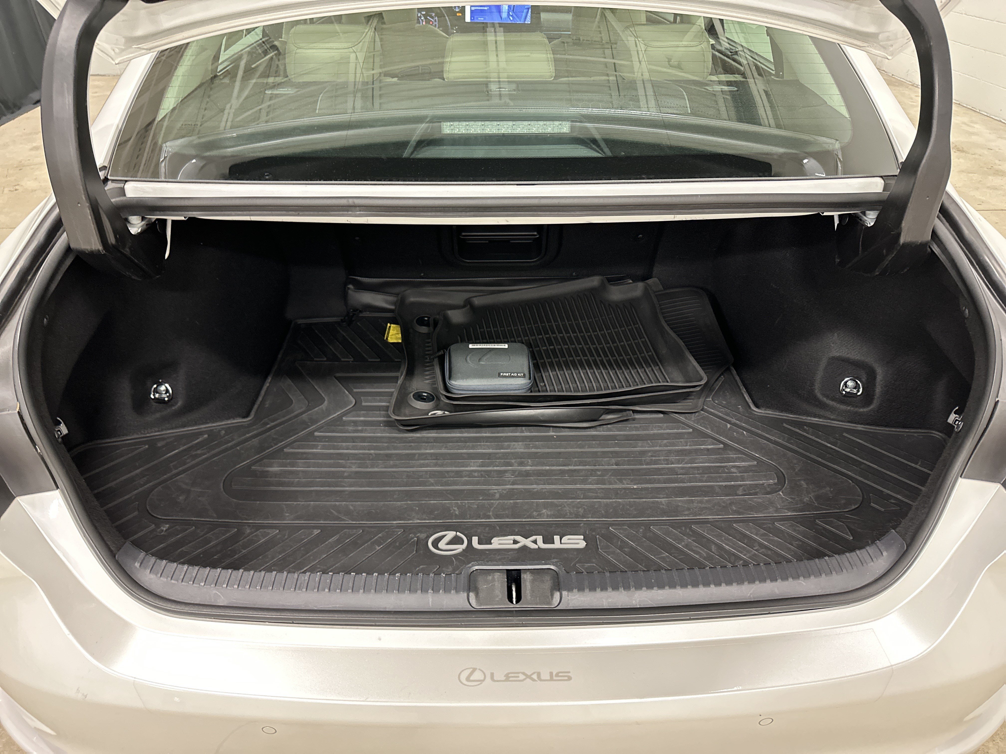 Certified 2024 Lexus ES 350 Ultra Luxury FWD image 32