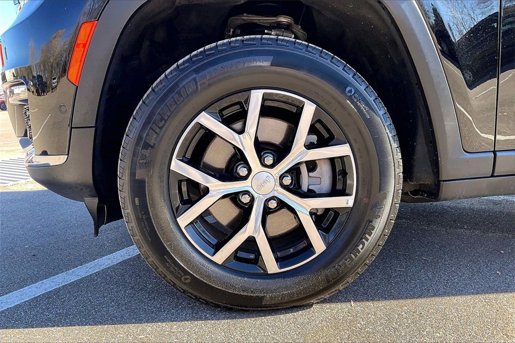 Used 2024 Jeep Grand Cherokee L Limited w/ Luxury Tech Group II image 8