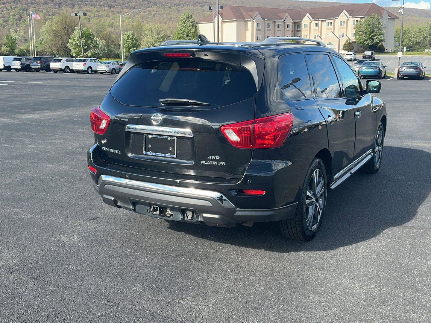 Used 2019 Nissan Pathfinder Platinum image 7