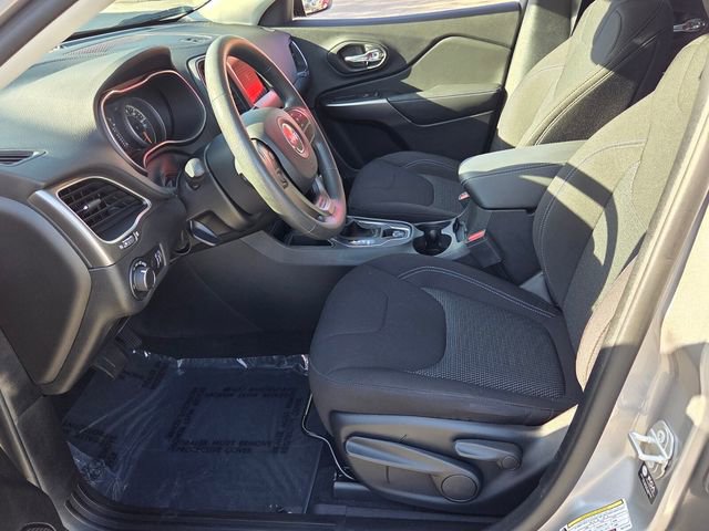 Used 2021 Jeep Cherokee Latitude w/ Mopar Interior Package image 9