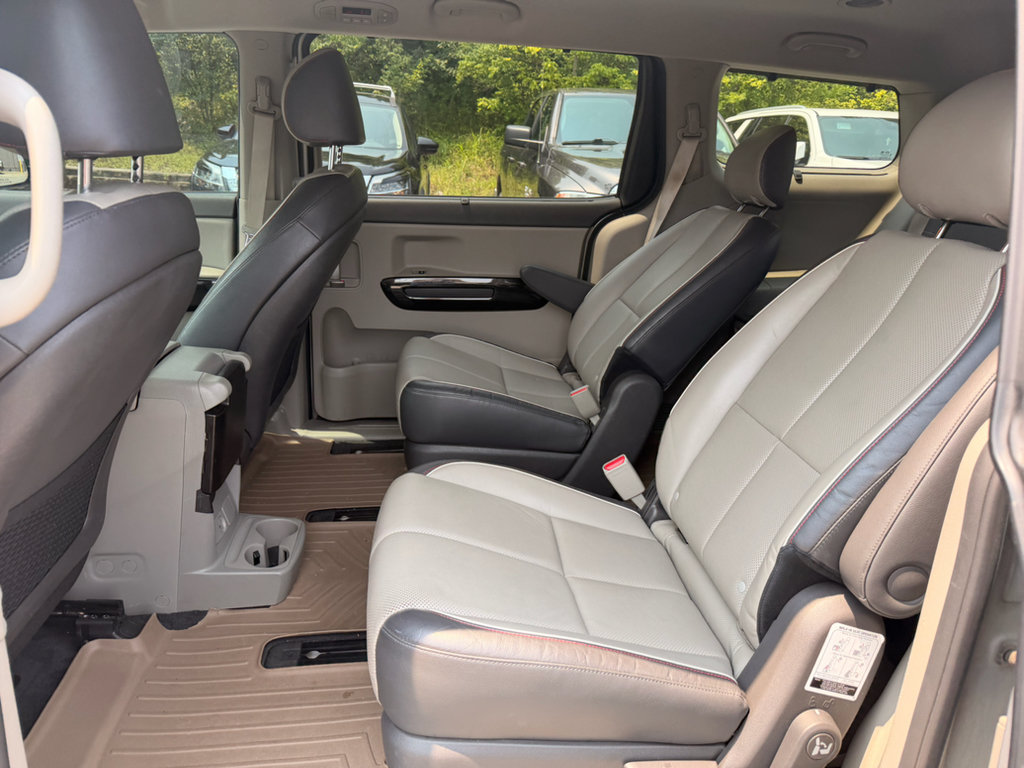 Used 2017 Kia Sedona EX FWD image 7