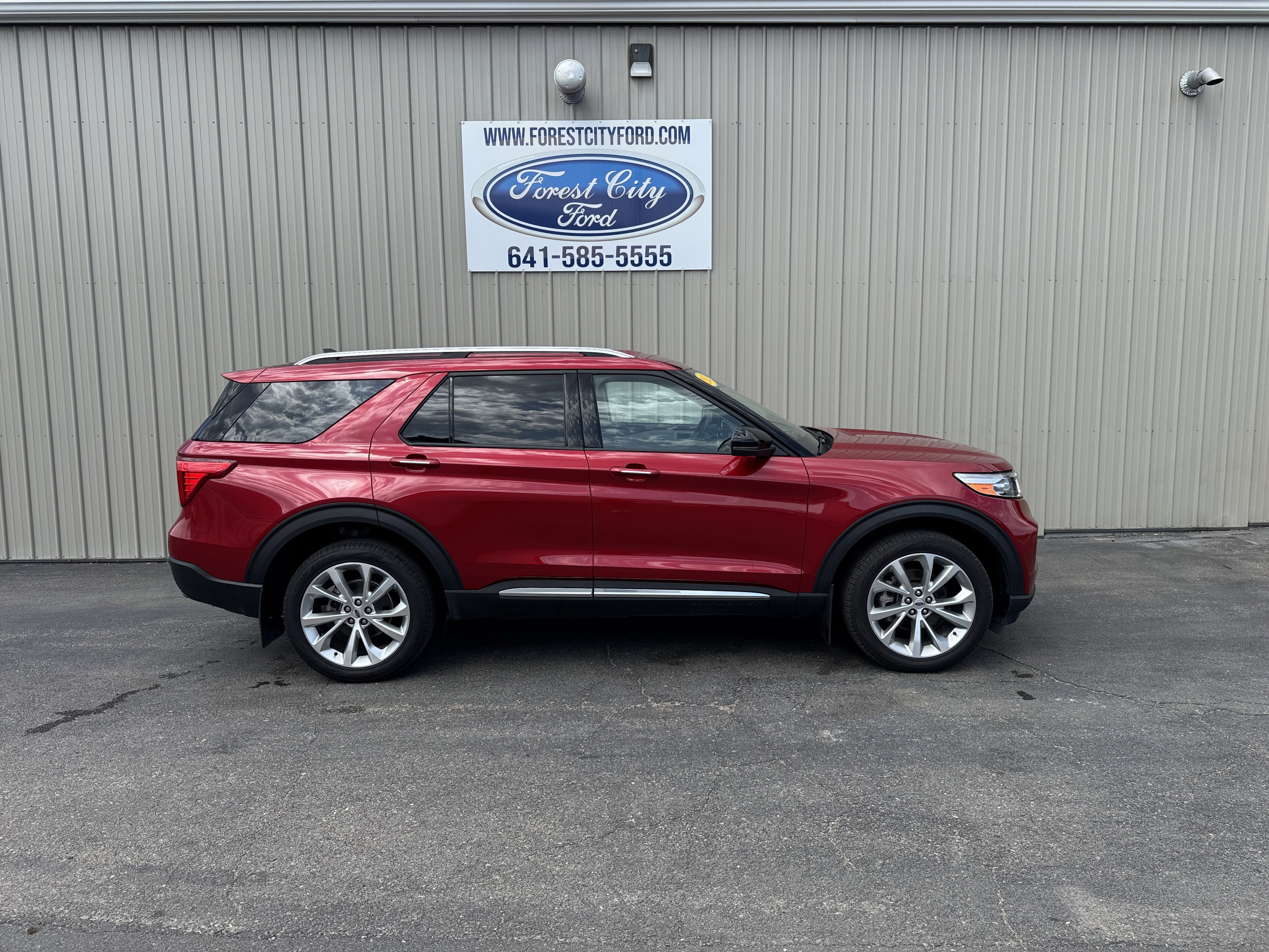 Used 2023 Ford Explorer Platinum w/ Premium Technology Package AWD/4WD image 6