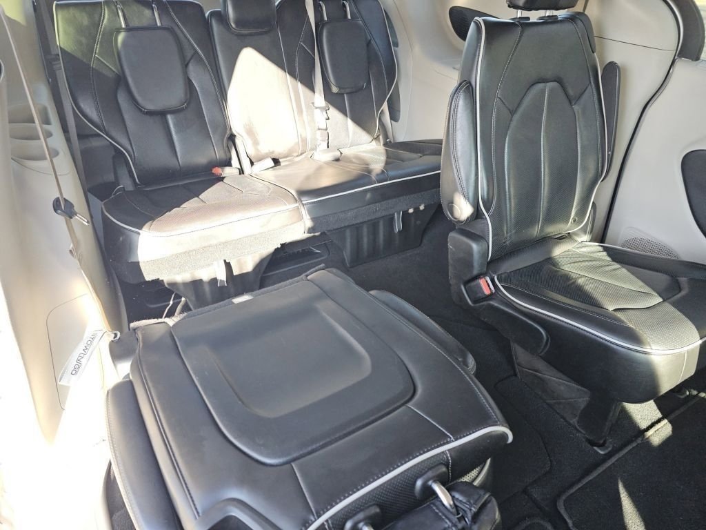 Used 2023 Chrysler Pacifica Limited AWD/4WD image 27