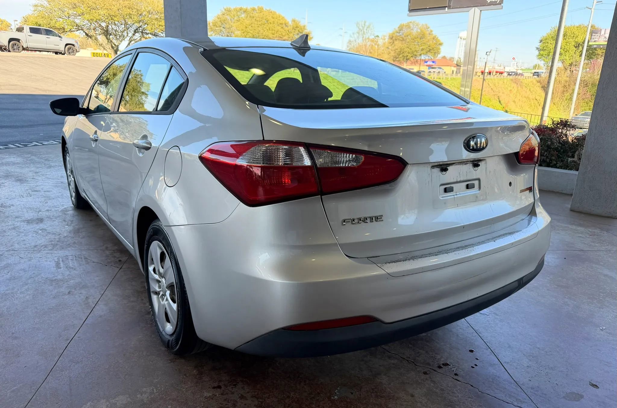 Used 2014 Kia Forte LX FWD image 4