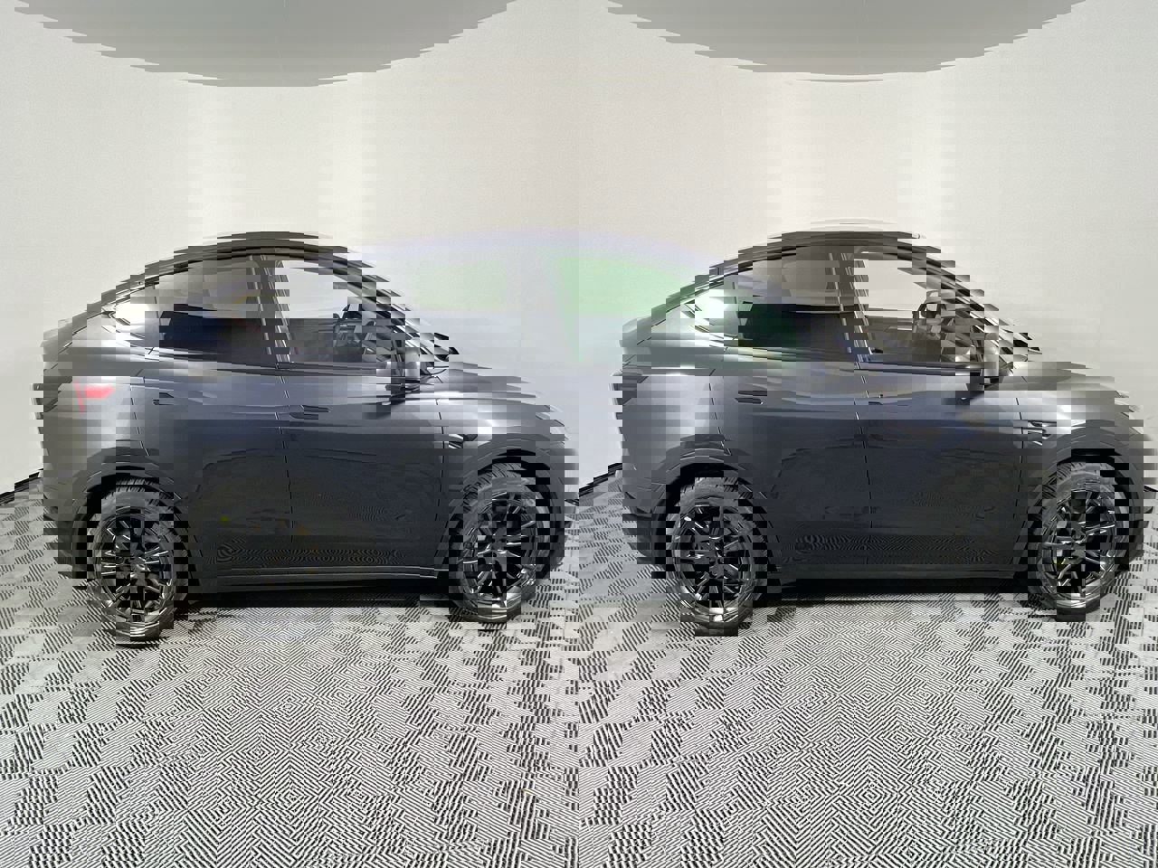 Used 2025 Tesla Model Y Long Range image 2