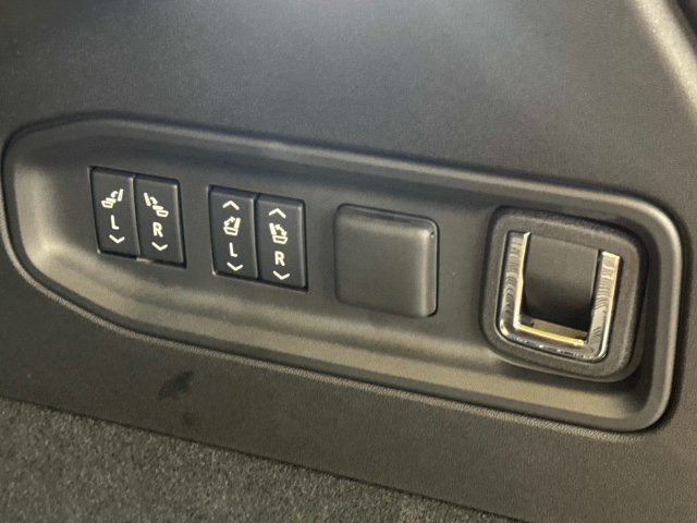 Certified 2026 Cadillac Vistiq Sport w/ LPO, Floor Liner Package AWD/4WD image 6