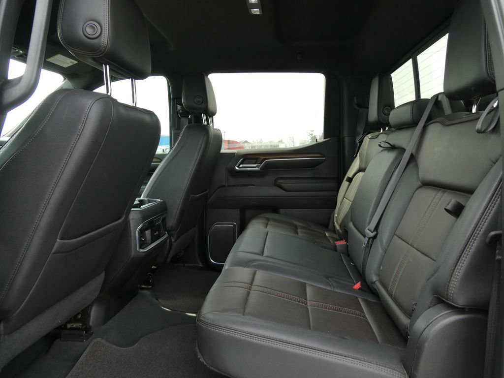 Used 2023 Chevrolet Silverado 1500 High Country w/ Technology Package AWD/4WD image 16