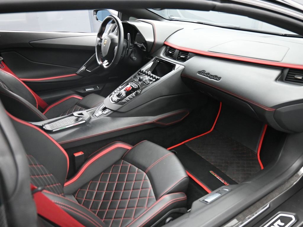 Used 2019 Lamborghini Aventador S image 26