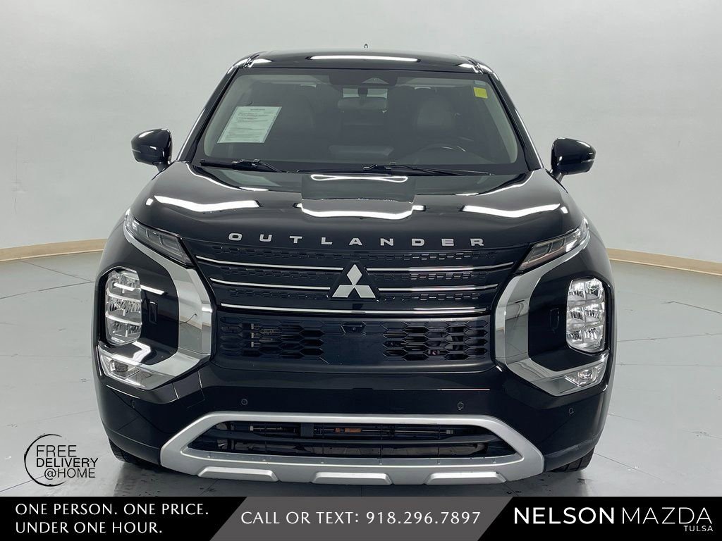 Used 2022 Mitsubishi Outlander SE image 2