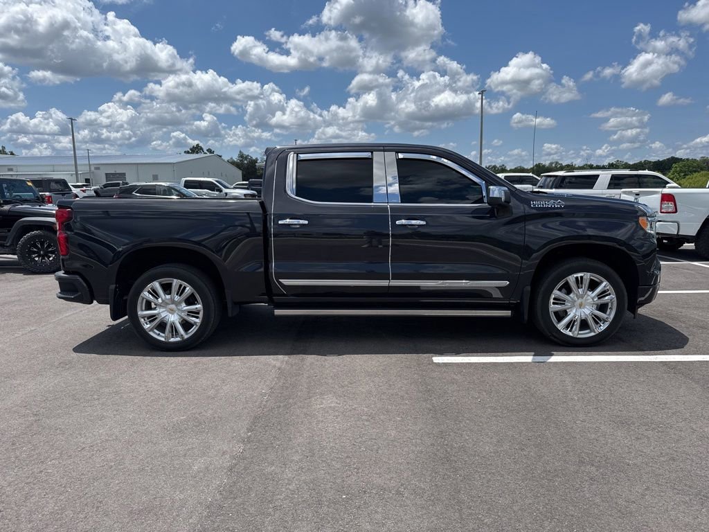 Used 2023 Chevrolet Silverado 1500 High Country w/ Technology Package AWD/4WD image 4