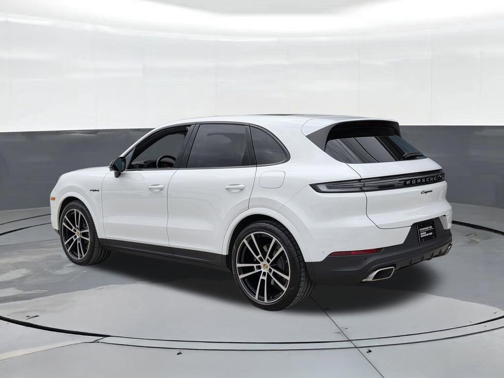 Certified 2025 Porsche Cayenne E-Hybrid image 3