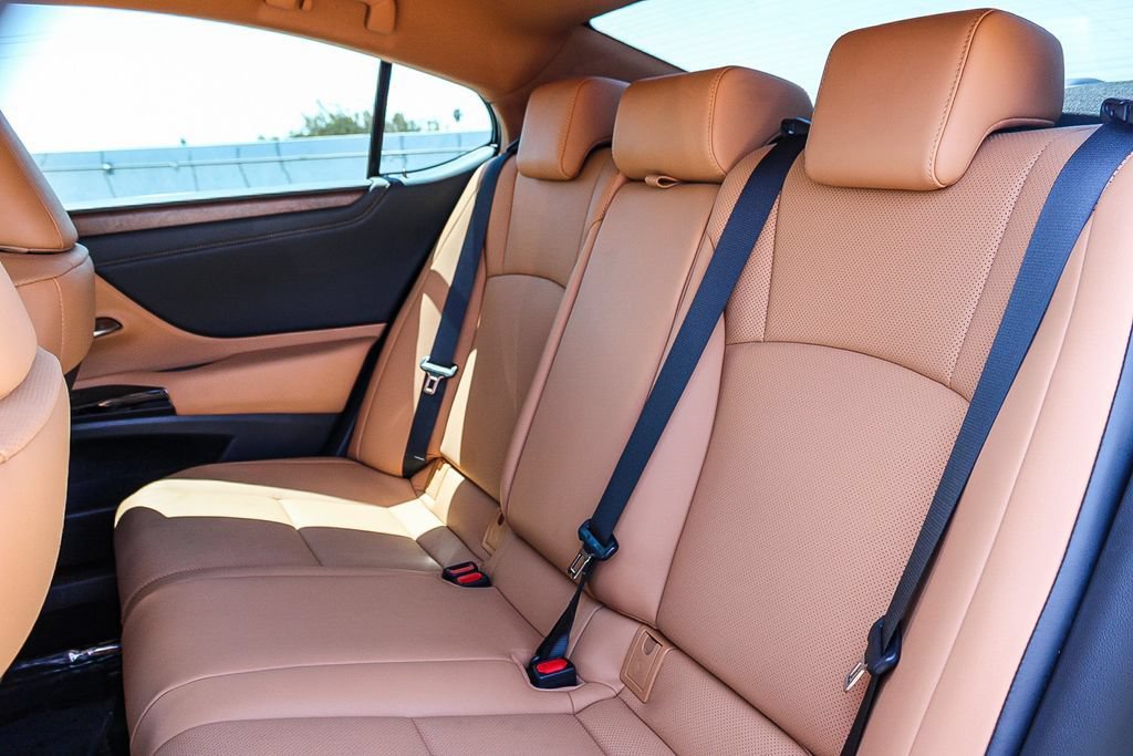 Used 2025 Lexus ES 300h w/ Premium Package FWD image 19