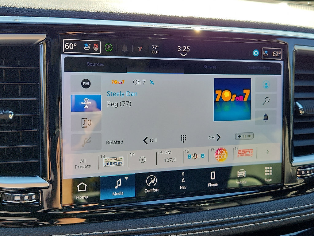 Used 2024 Chrysler Pacifica Premium FWD image 19