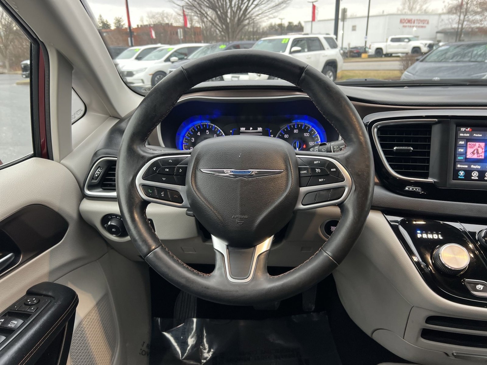 Used 2019 Chrysler Pacifica Touring-L image 16