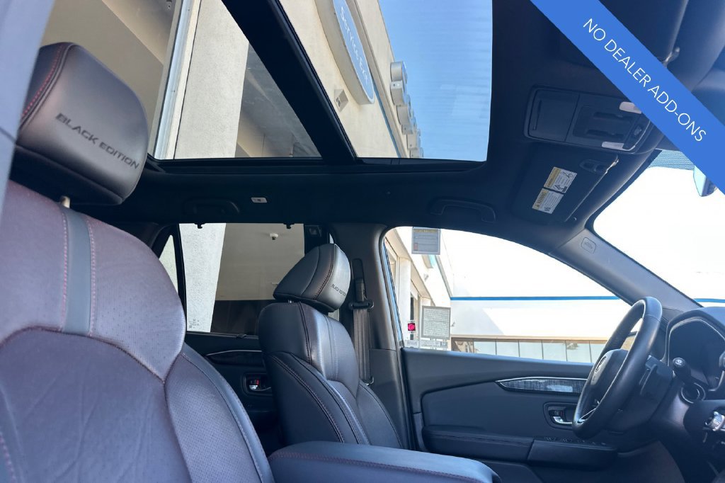 Certified 2025 Honda Pilot Black Edition image 18