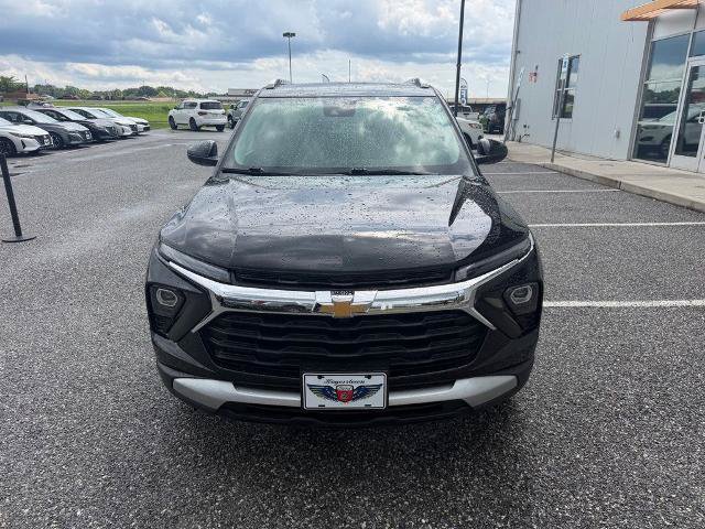 Used 2025 Chevrolet TrailBlazer LT AWD/4WD image 2